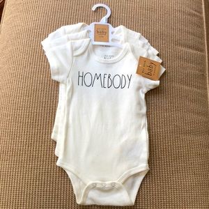 🆕💕3pcs RAE DUNN onesies.100% cotton 3-6M/ 6-9M